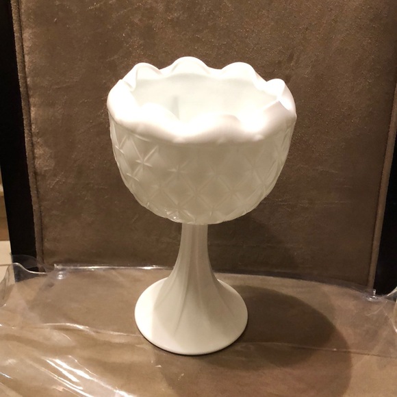 Vintage Other - Gorgeous Vintage🥳HP🥳Milk Glass Piece